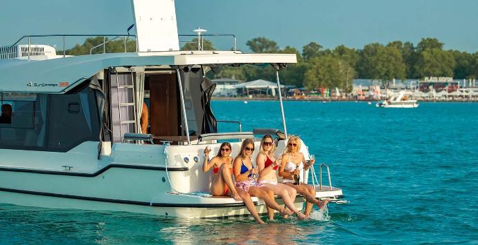 Lánybúcsú Balaton